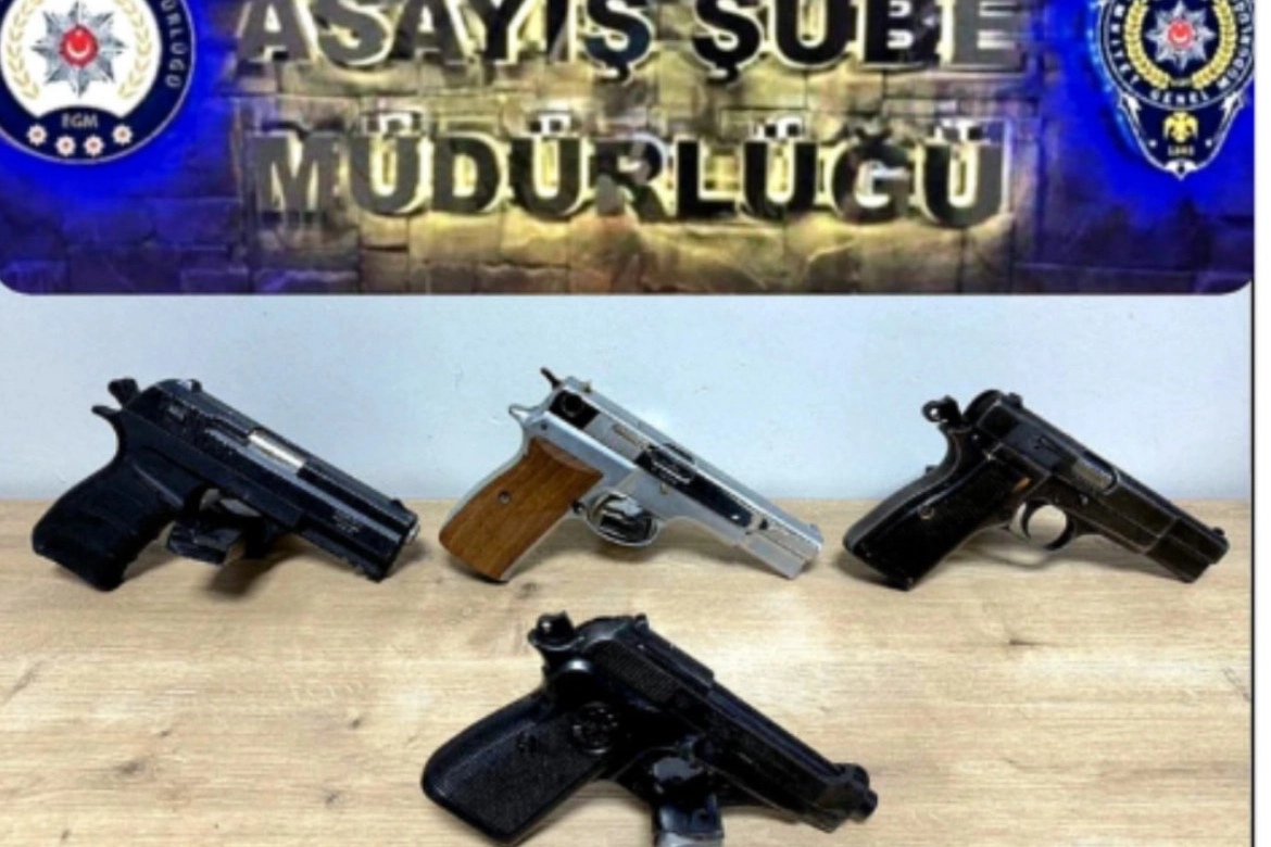 Adıyaman'da şüpheli araçlarda tabanca ele geçirildi