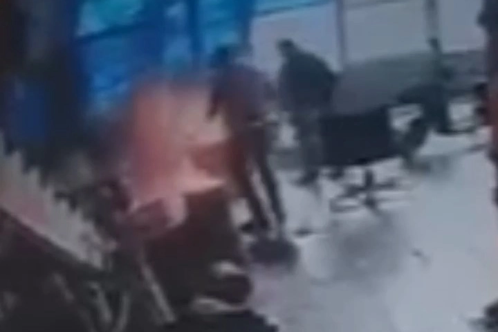 Düzce'de sobaya benzin döktü bir anda parladı