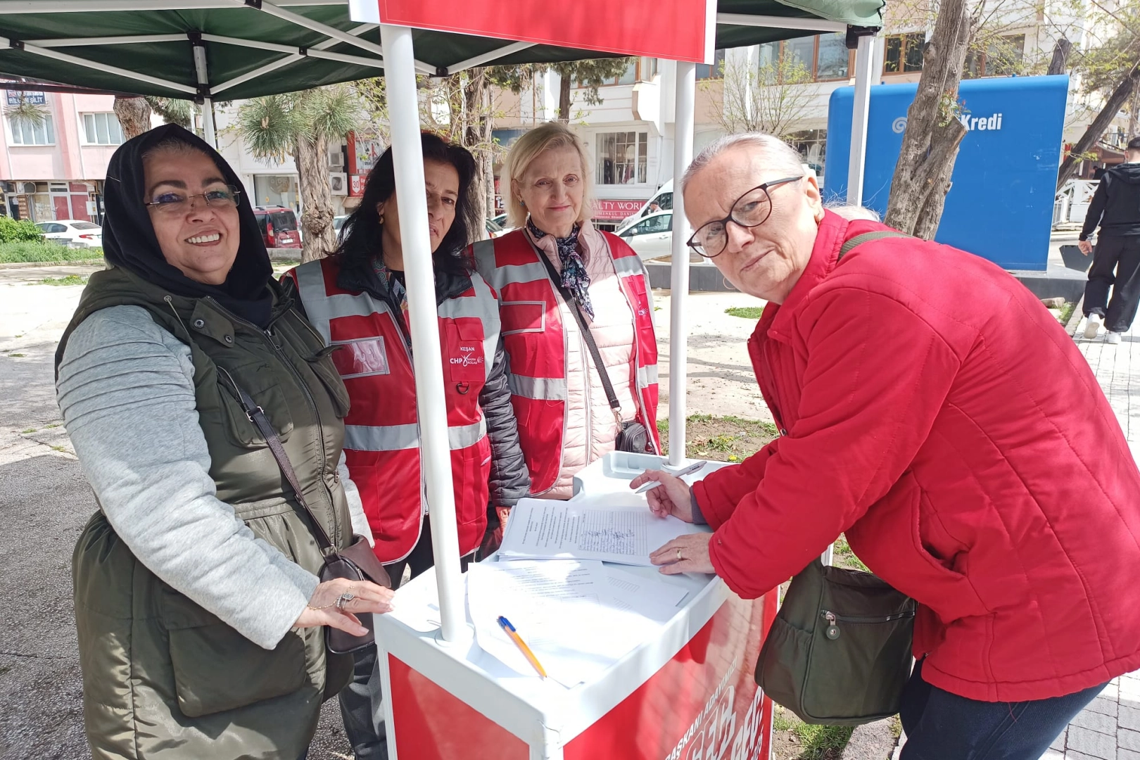 Edirne Keşan'da CHP’den erken seçim ve İmamoğlu için imza çağrısı