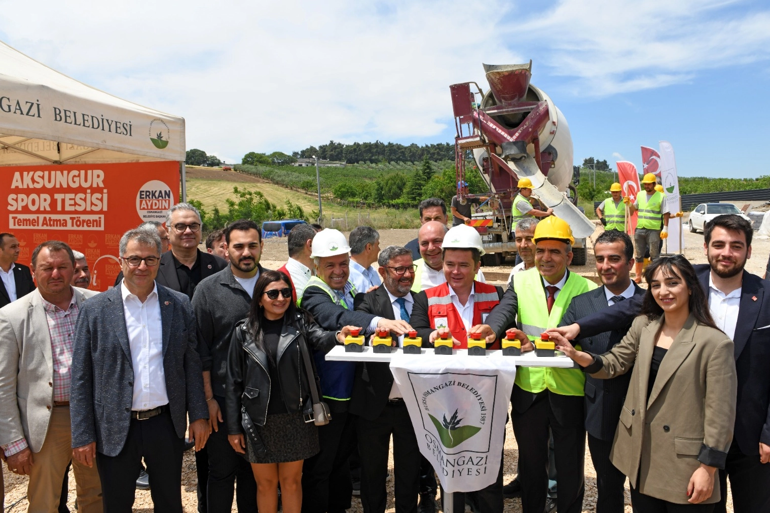 Bursa Osmangazi'de Aksungur Spor Tesisi'ne ilk harç döküldü