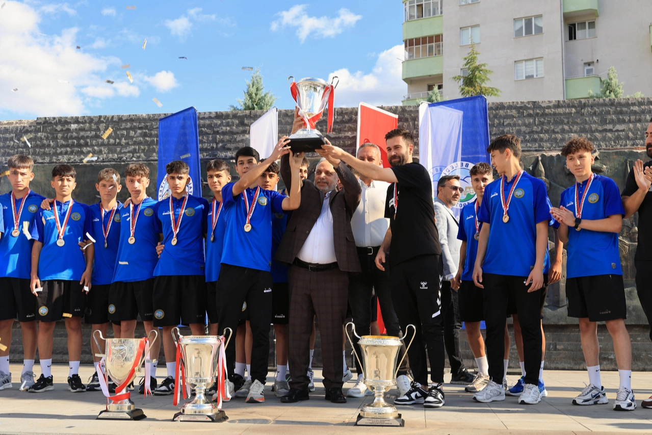 Kayseri Talas'ta Sporcu Fabrikası'ndan 2 yeni oyuncu