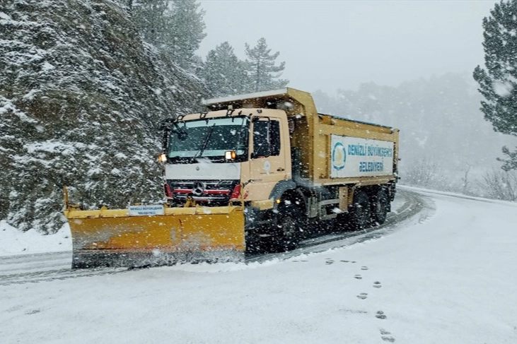 Denizli Büyükşehir kar mesaisinde